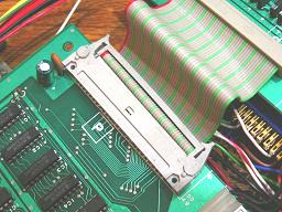 ケーブル半挿しで起動した