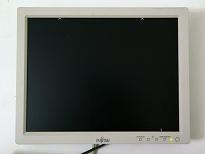 破片が映っているのみ