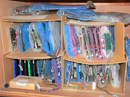 基板の重さで箱が潰れている